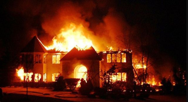 Trong mơ bạn thấy nhà mình đang cháy thì hãy đánh ngay con số may mắn là 07, 15