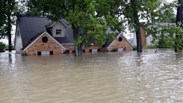 Mơ thấy lũ lụt hoành hành mang điềm báo không tốt
