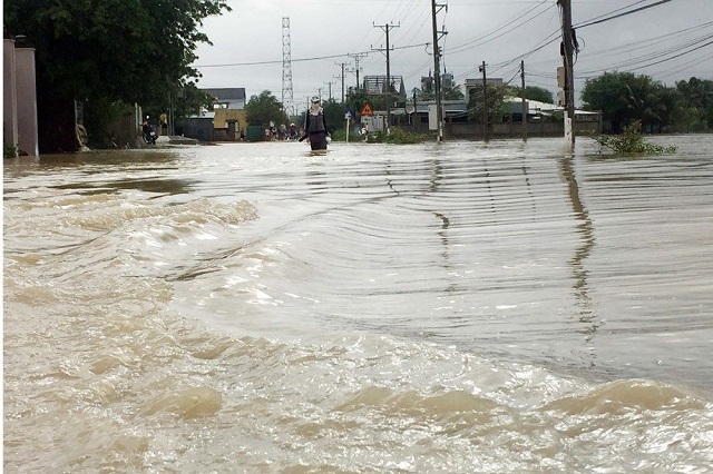 Mơ thấy nước lũ tràn vào nhà tốt hay xấu?