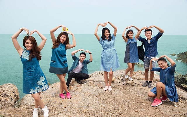 Mơ đang chơi đùa với bạn học cũ mang ý nghĩa gì