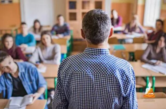 Nằm mơ thấy đi học thì đánh con gì?