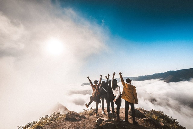 Nếu chiêm bao du lịch cùng bạn bè bị lạc đường thì dự báo bạn đang cảm thấy lạc lõng