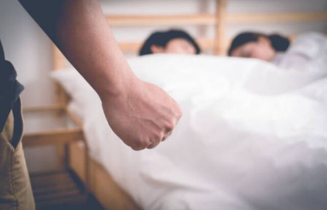 Chiêm bao thấy ngoại tình với người quen Chiêm bao thấy ngoại tình với người quen