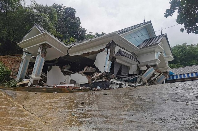 Mơ thấy nhà người khác sập Mơ thấy nhà người khác sập