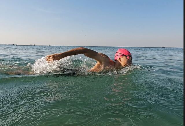 Chiêm bao thấy bản thân đang bơi giữa biển thể hiện rằng bạn sẽ gặp thành công Chiêm bao thấy bản thân đang bơi giữa biển thể hiện rằng bạn sẽ gặp thành công