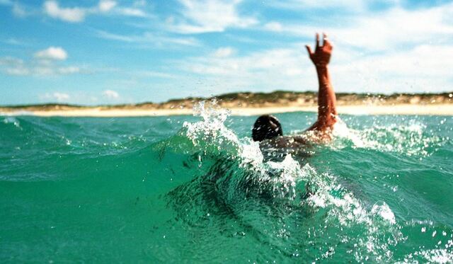 Chọn số may mắn đánh khi chiêm bao thấy bơi giữa biển Chọn số may mắn đánh khi chiêm bao thấy bơi giữa biển